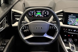 musta Audi Q4 e-tron 2022 kuva 16.