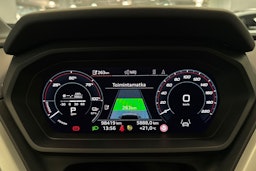 musta Audi Q4 e-tron 2022 kuva 17.
