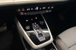 musta Audi Q4 e-tron 2022 kuva 21.