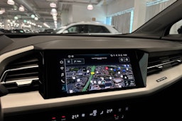 musta Audi Q4 e-tron 2022 kuva 22.