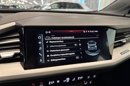 musta Audi Q4 e-tron 2022 kuva 24.