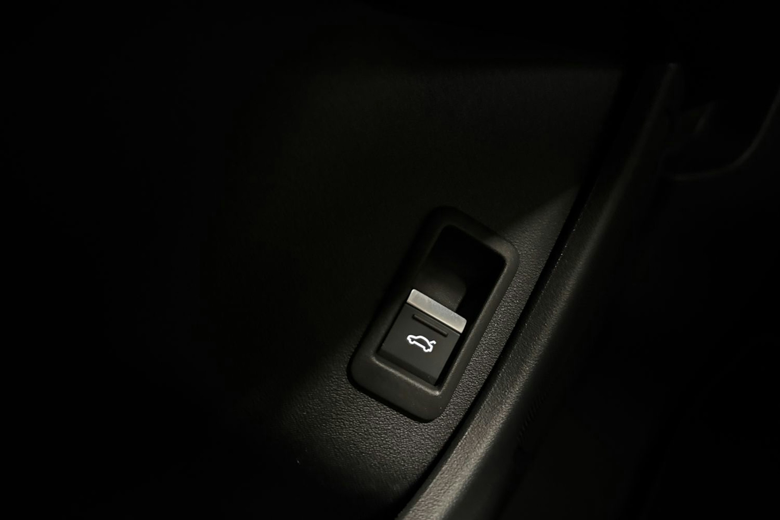 musta Audi Q4 e-tron 2022 kuva 27.