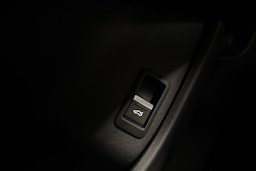 musta Audi Q4 e-tron 2022 kuva 27.