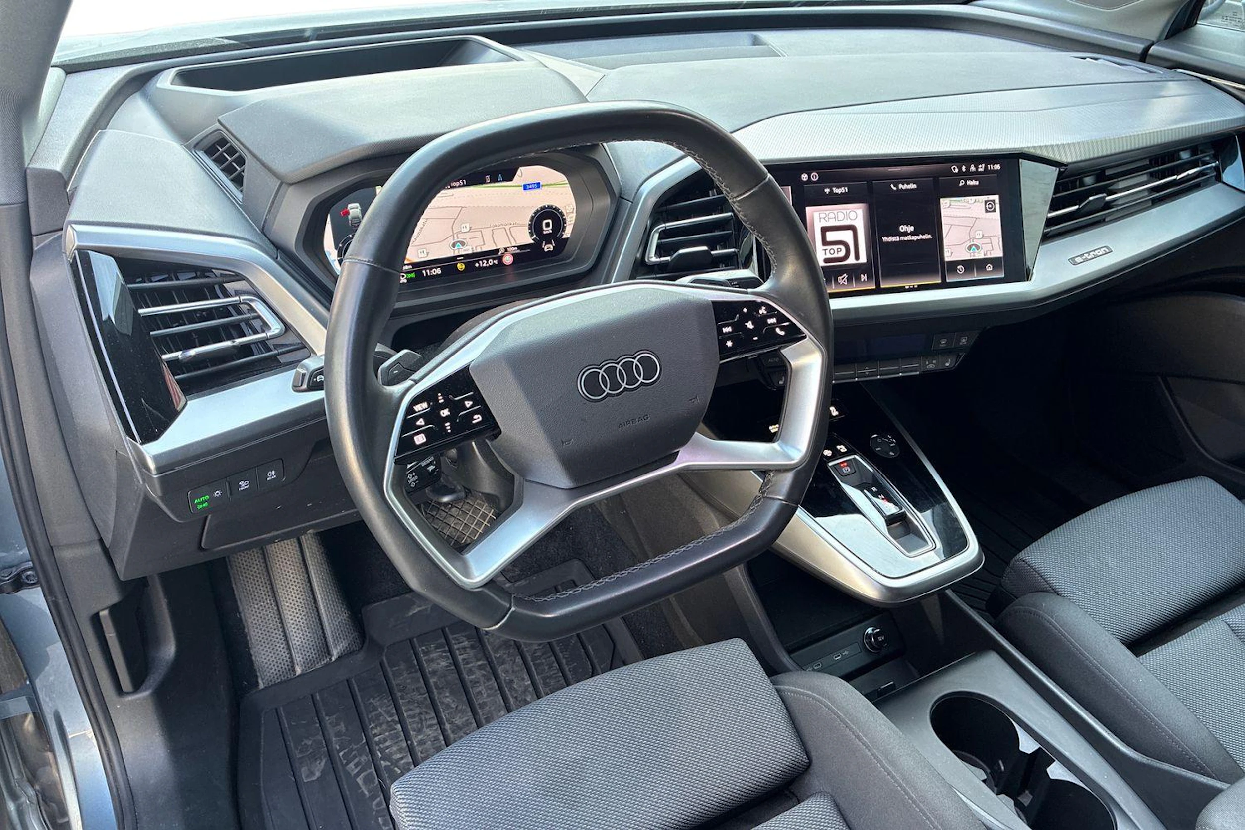 sininen Audi Q4 e-tron 2022 kuva 3.