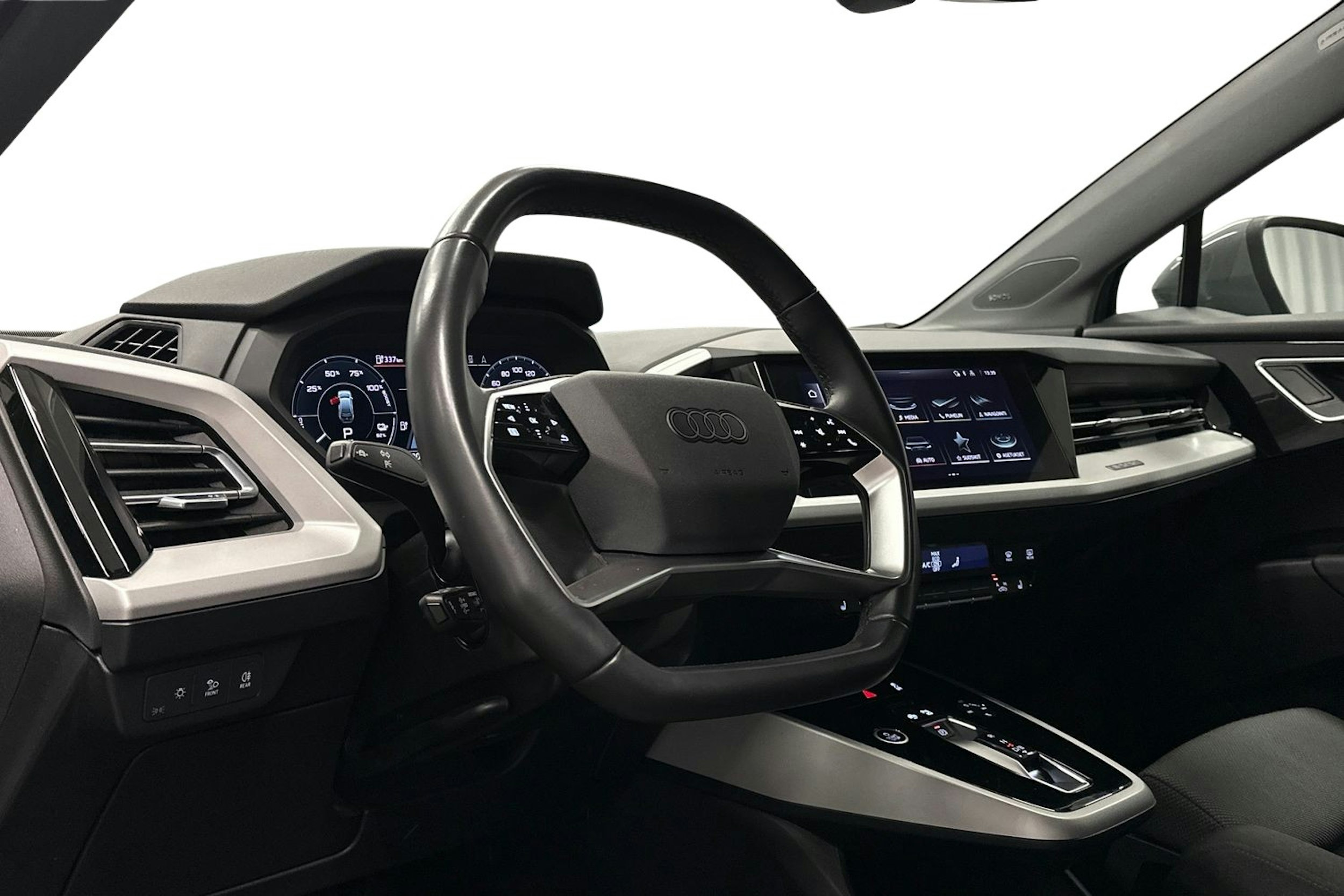 harmaa Audi Q4 e-tron 2022 kuva 7.