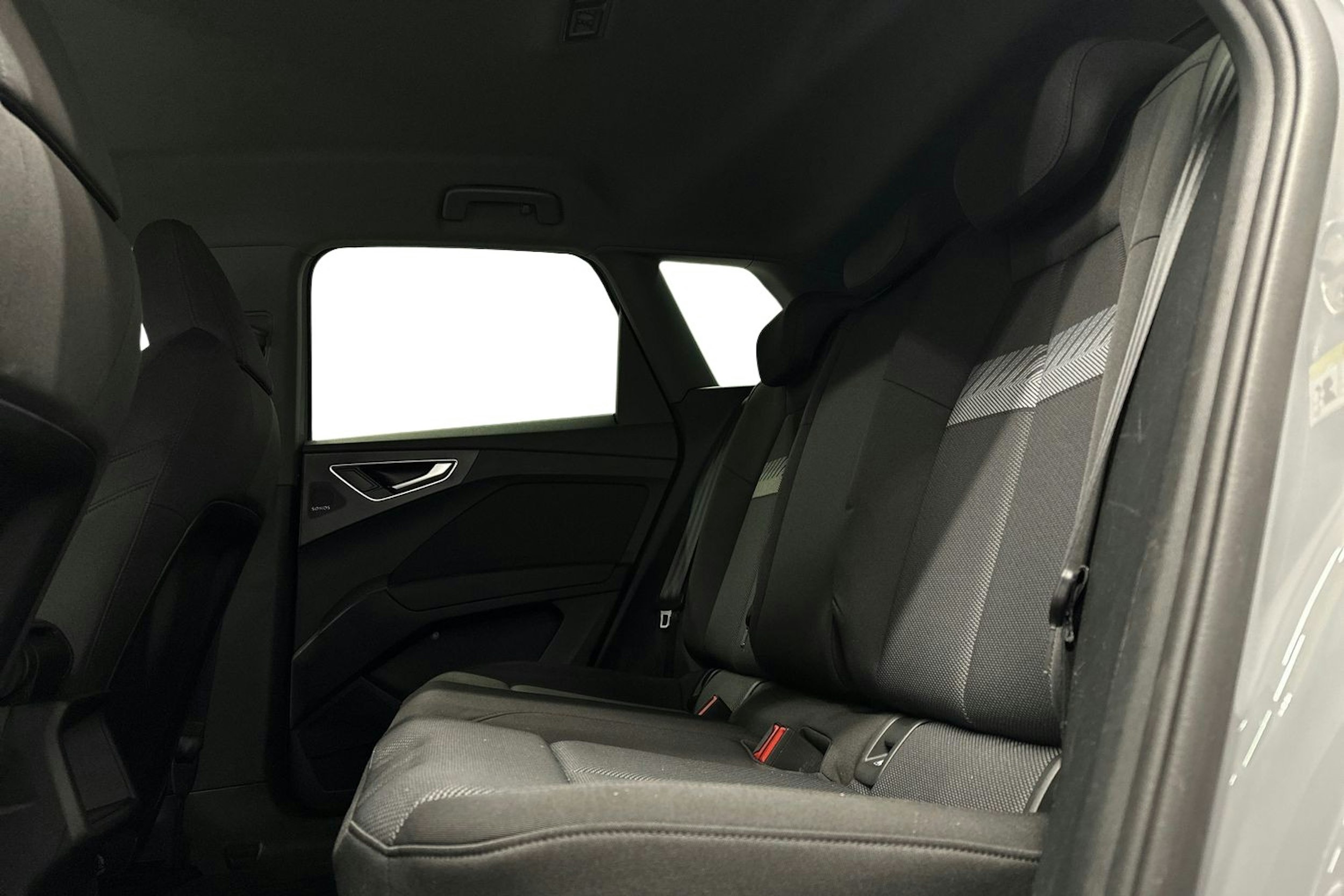 harmaa Audi Q4 e-tron 2022 kuva 10.