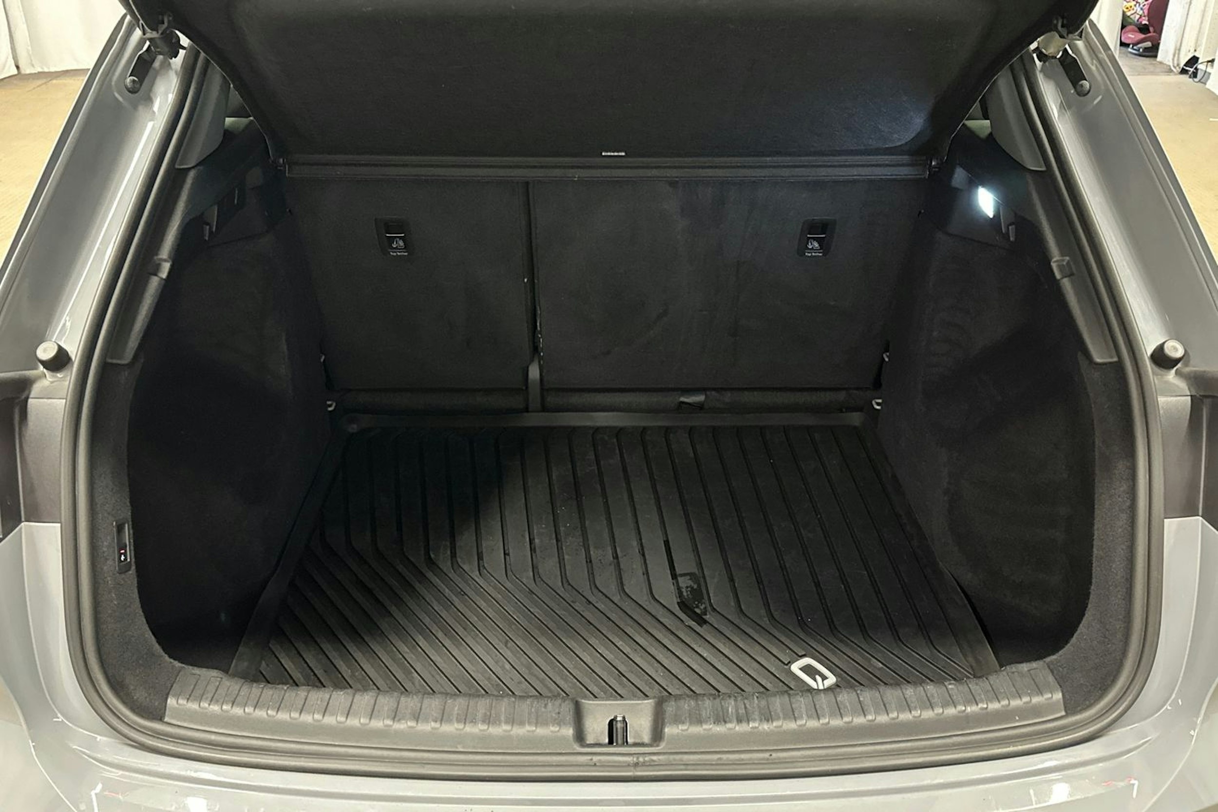 harmaa Audi Q4 e-tron 2022 kuva 14.