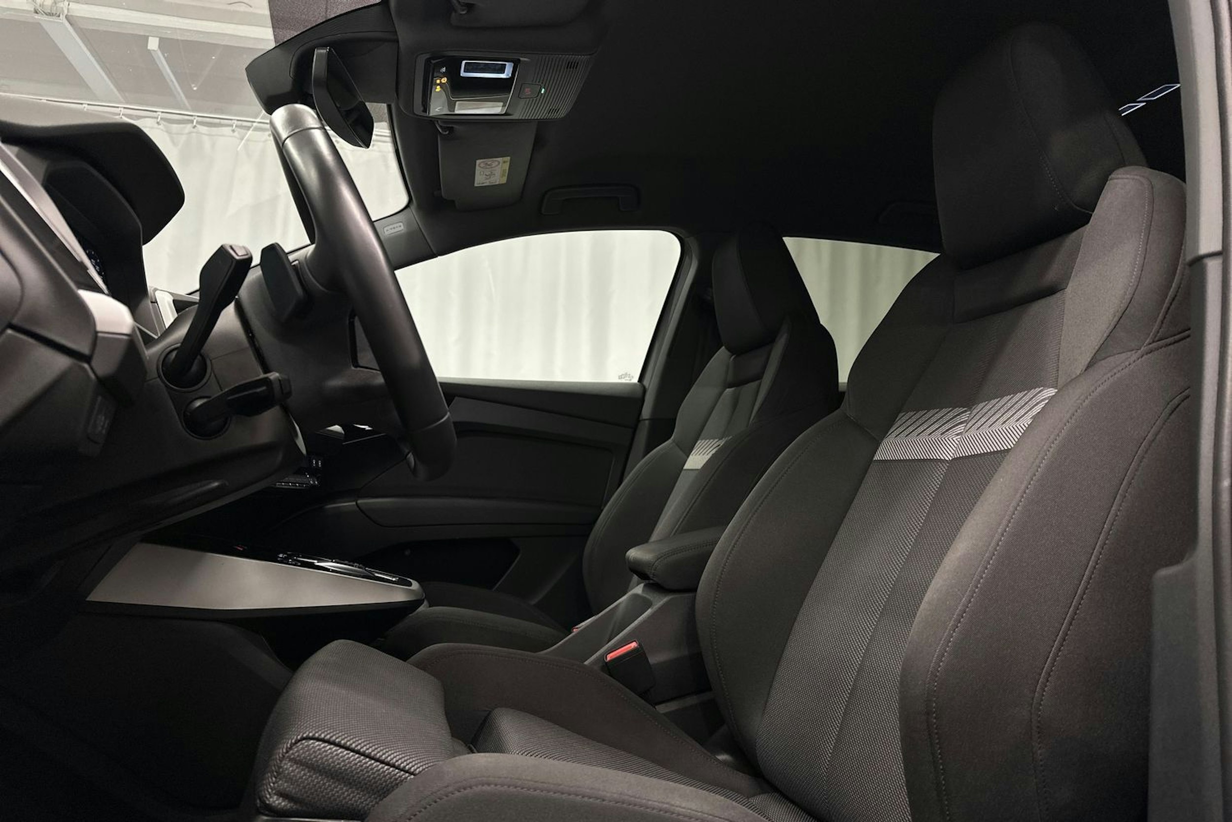 harmaa Audi Q4 e-tron 2022 kuva 17.