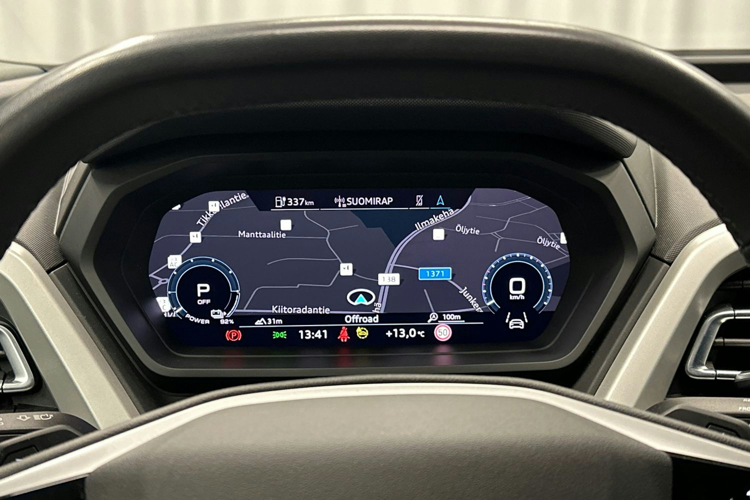 harmaa Audi Q4 e-tron 2022 kuva 20.
