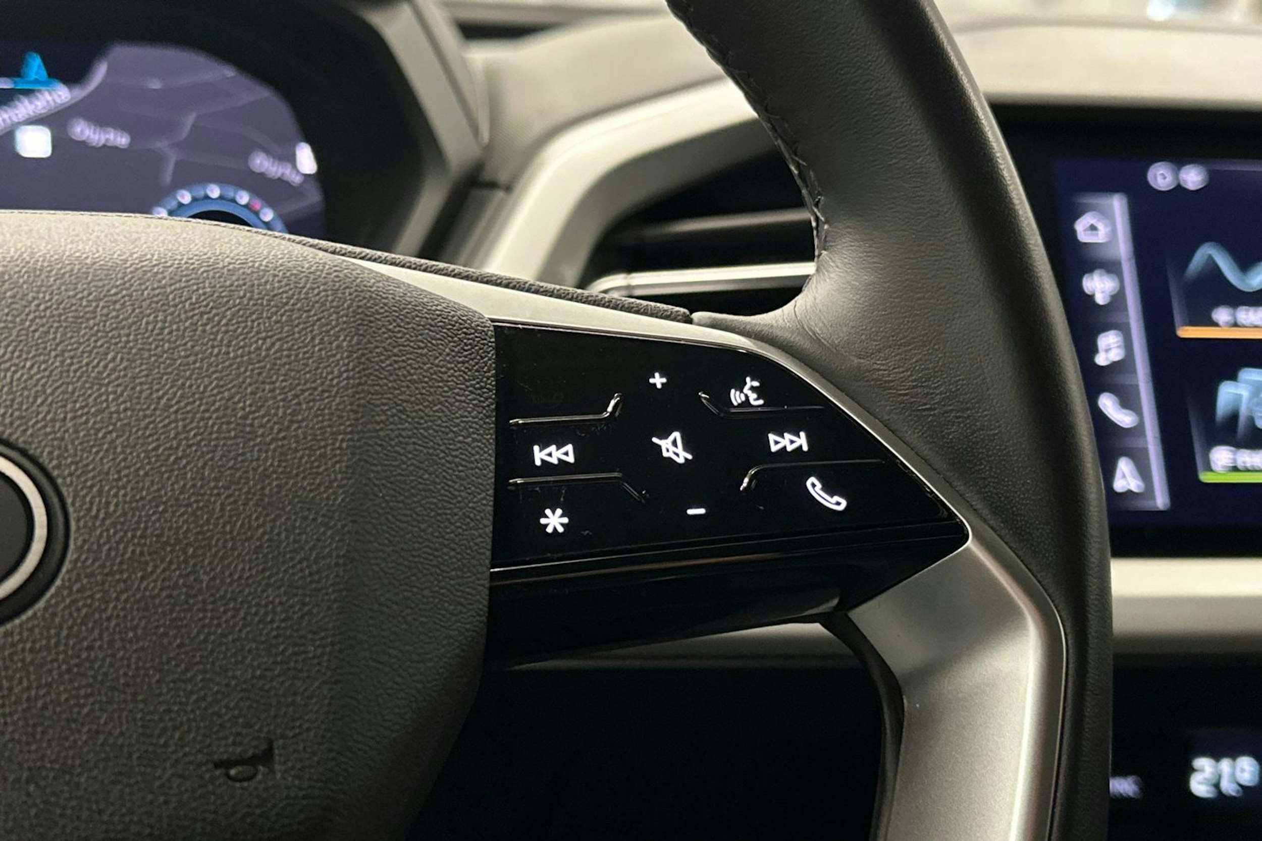 harmaa Audi Q4 e-tron 2022 kuva 22.