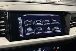 harmaa Audi Q4 e-tron 2022 kuva 26.