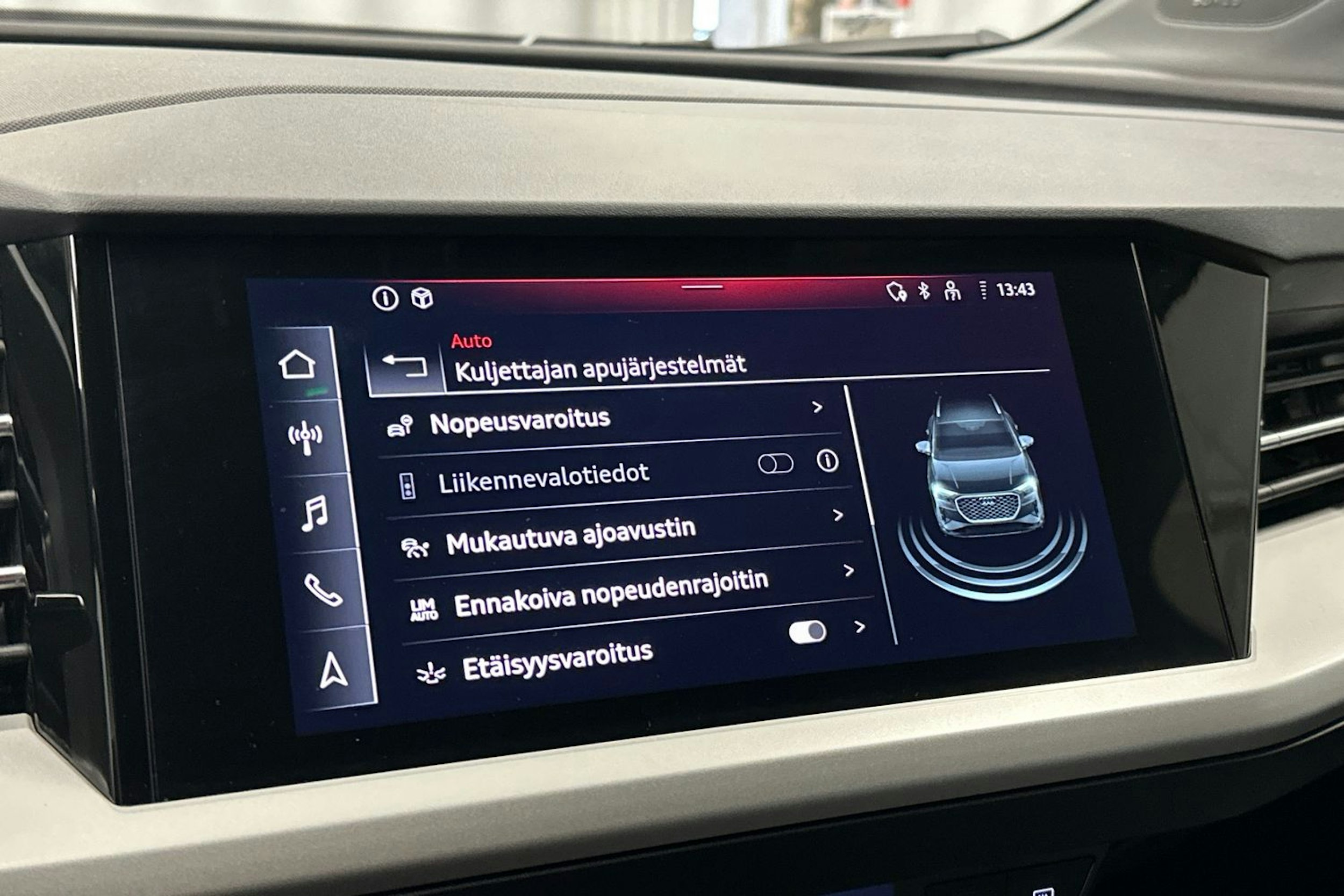harmaa Audi Q4 e-tron 2022 kuva 29.