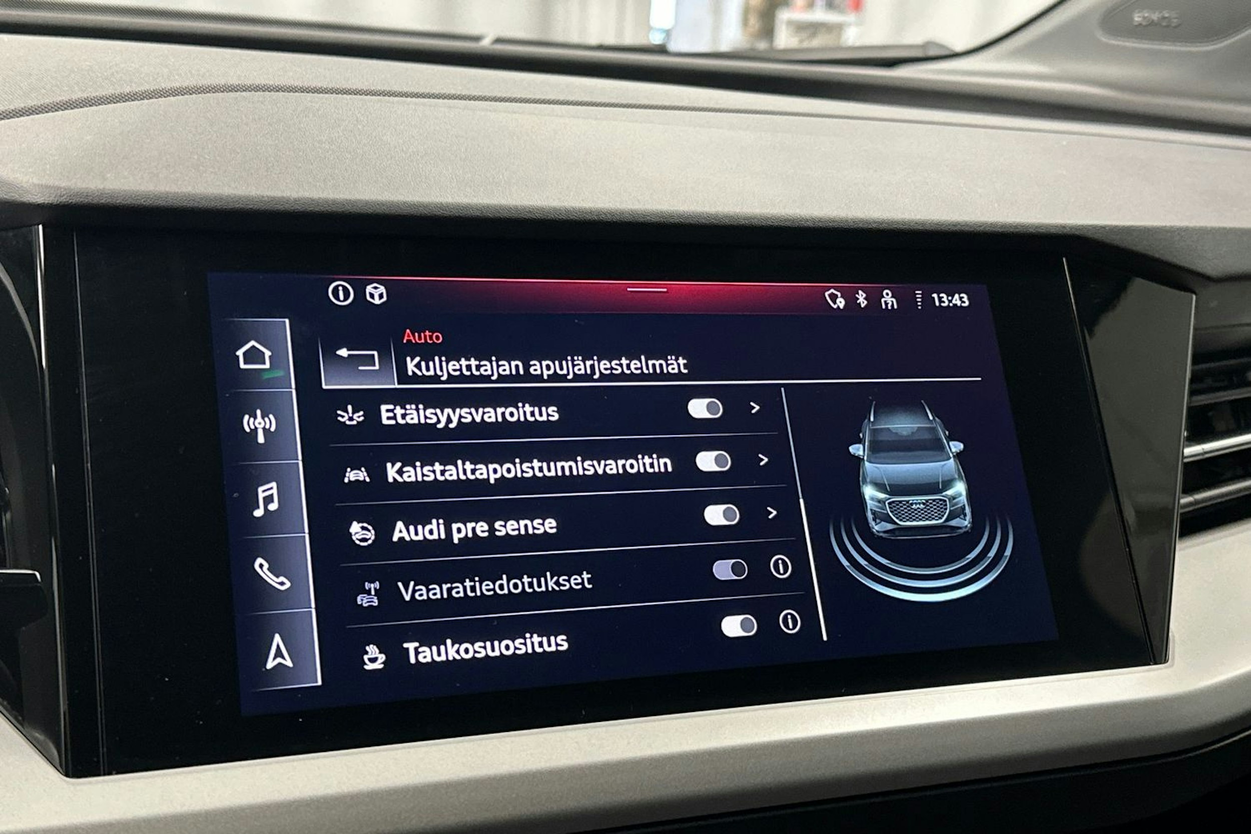 harmaa Audi Q4 e-tron 2022 kuva 30.