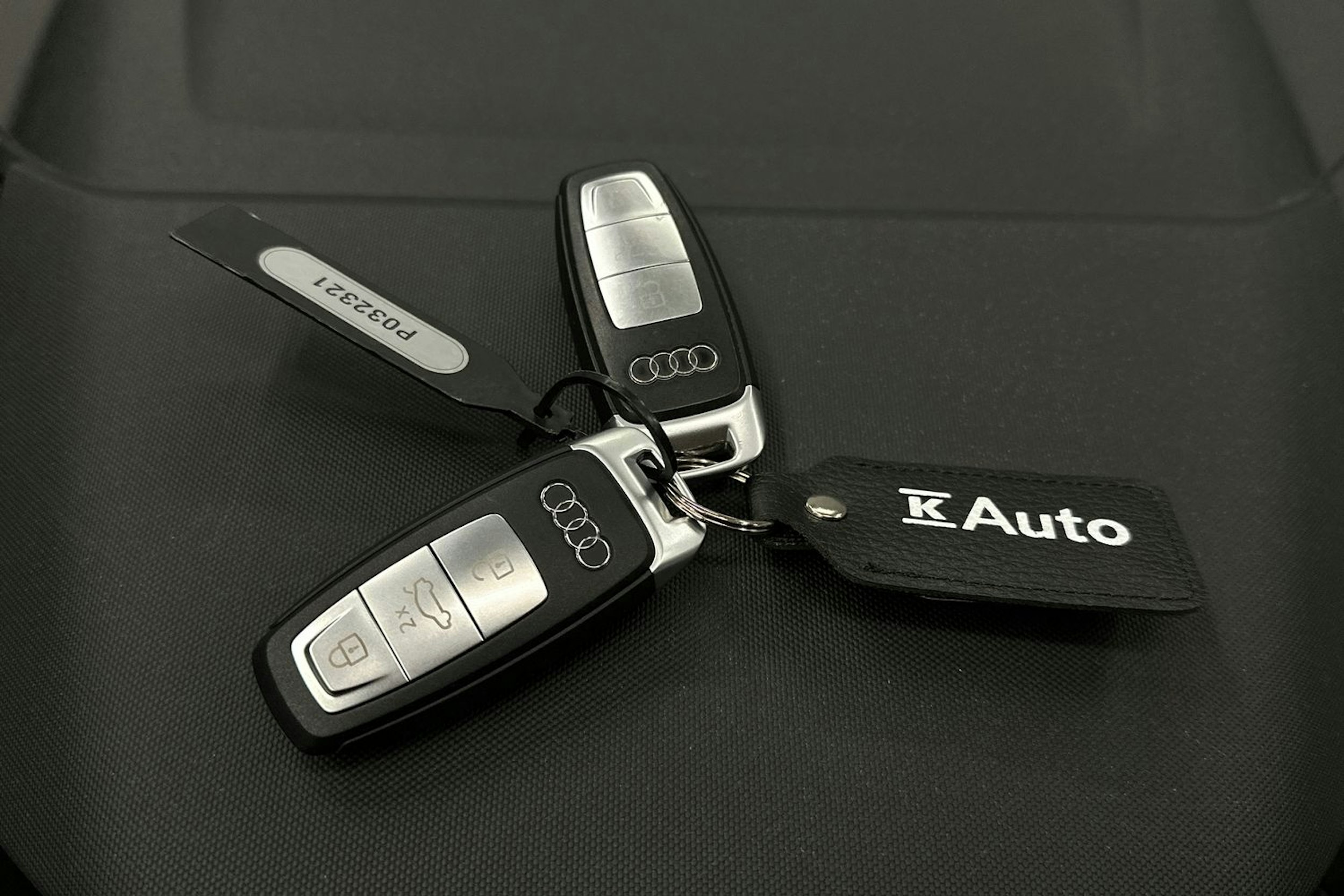 harmaa Audi Q4 e-tron 2022 kuva 34.