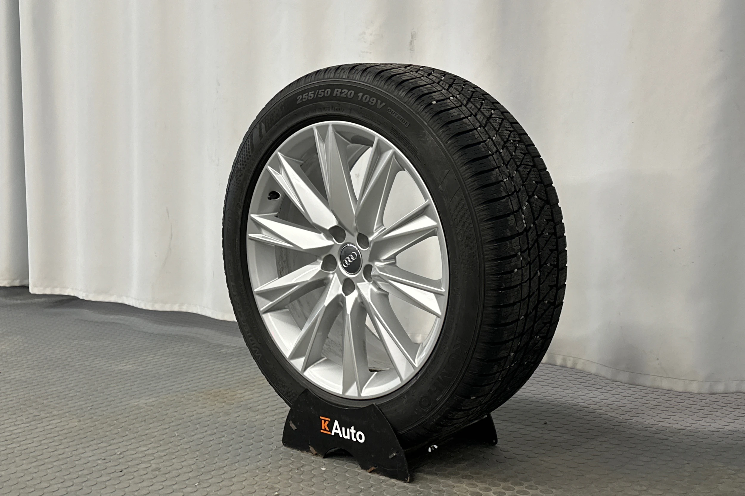 hopea Audi Q4 e-tron 2022 kuva 13.