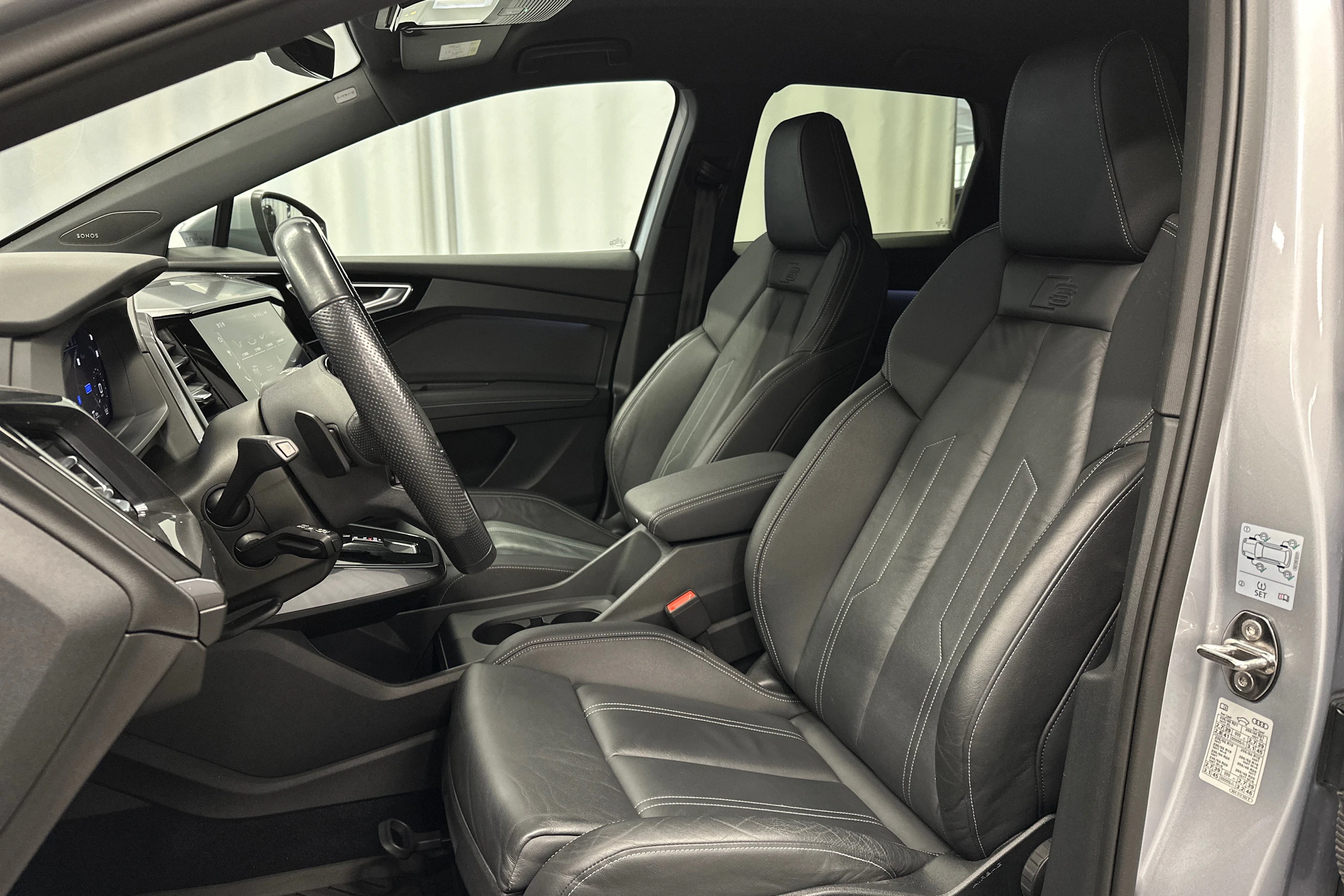 hopea Audi Q4 e-tron 2022 kuva 18.