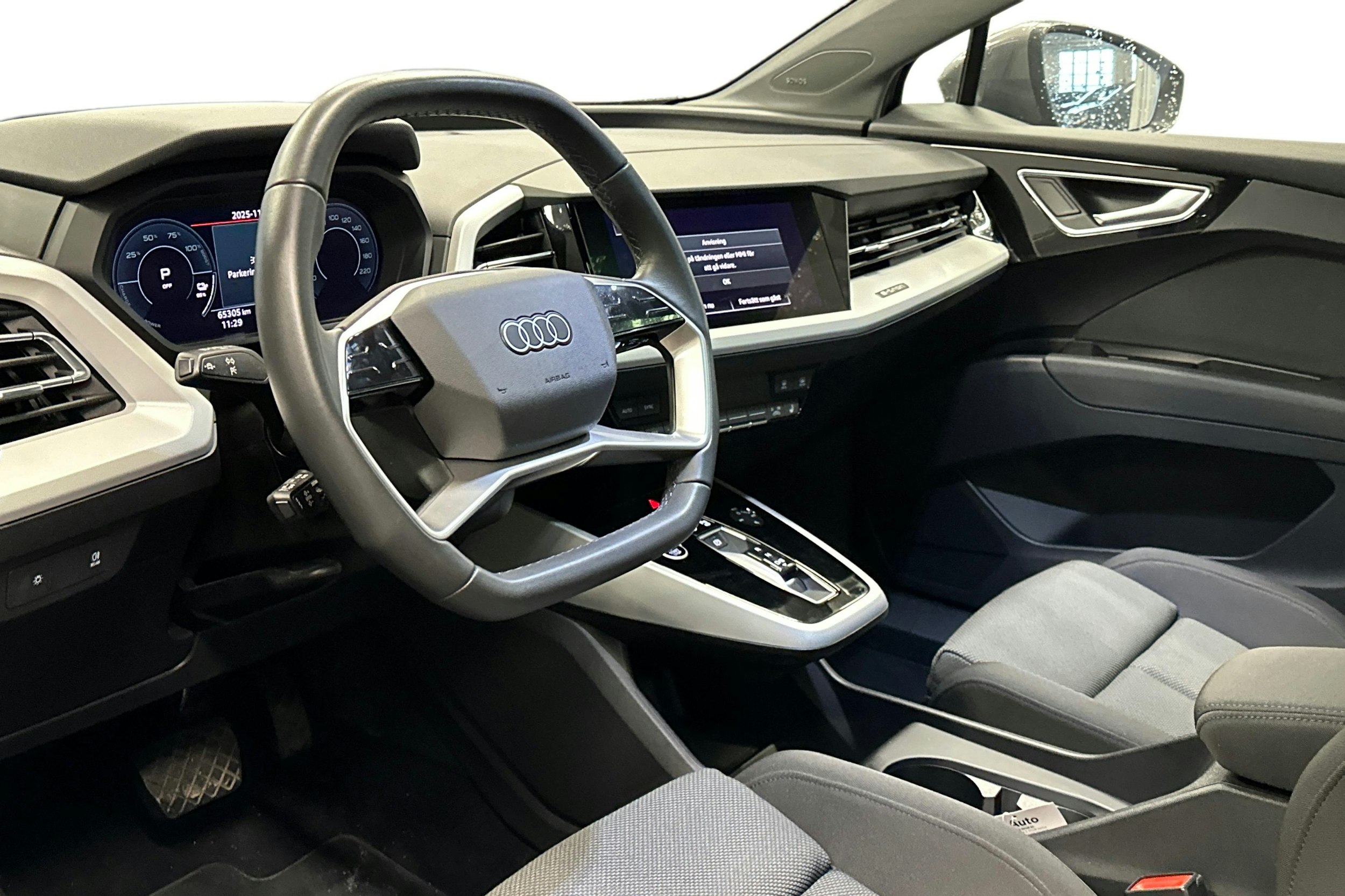 harmaa Audi Q4 e-tron 2023 kuva 3.