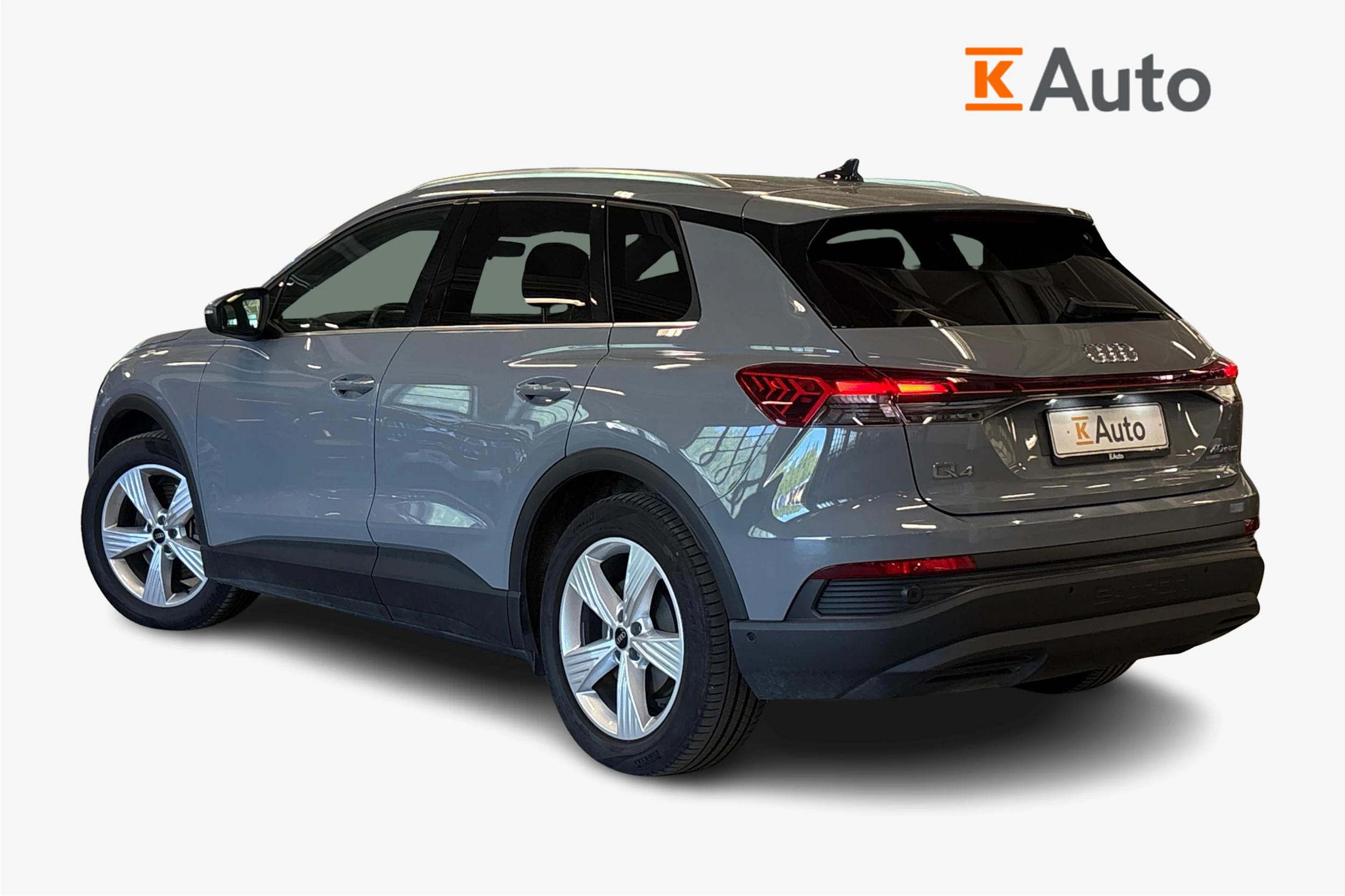 harmaa Audi Q4 e-tron 2023 kuva 2.