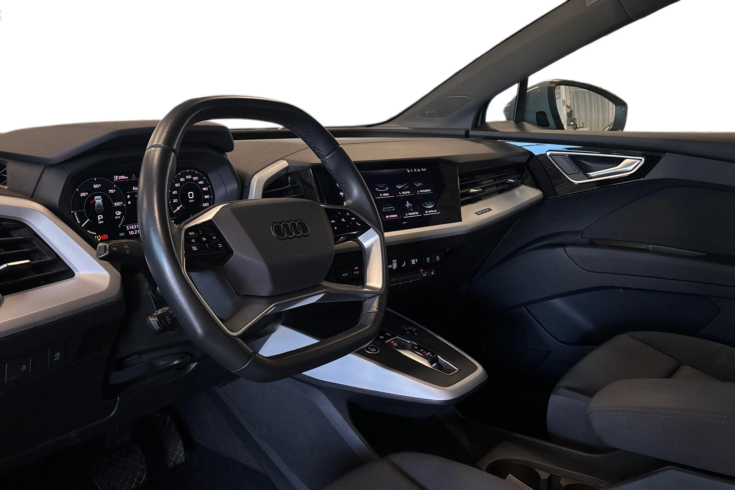 harmaa Audi Q4 e-tron 2023 kuva 3.