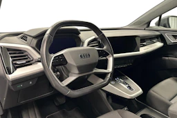 harmaa Audi Q4 e-tron 2023 kuva 6.