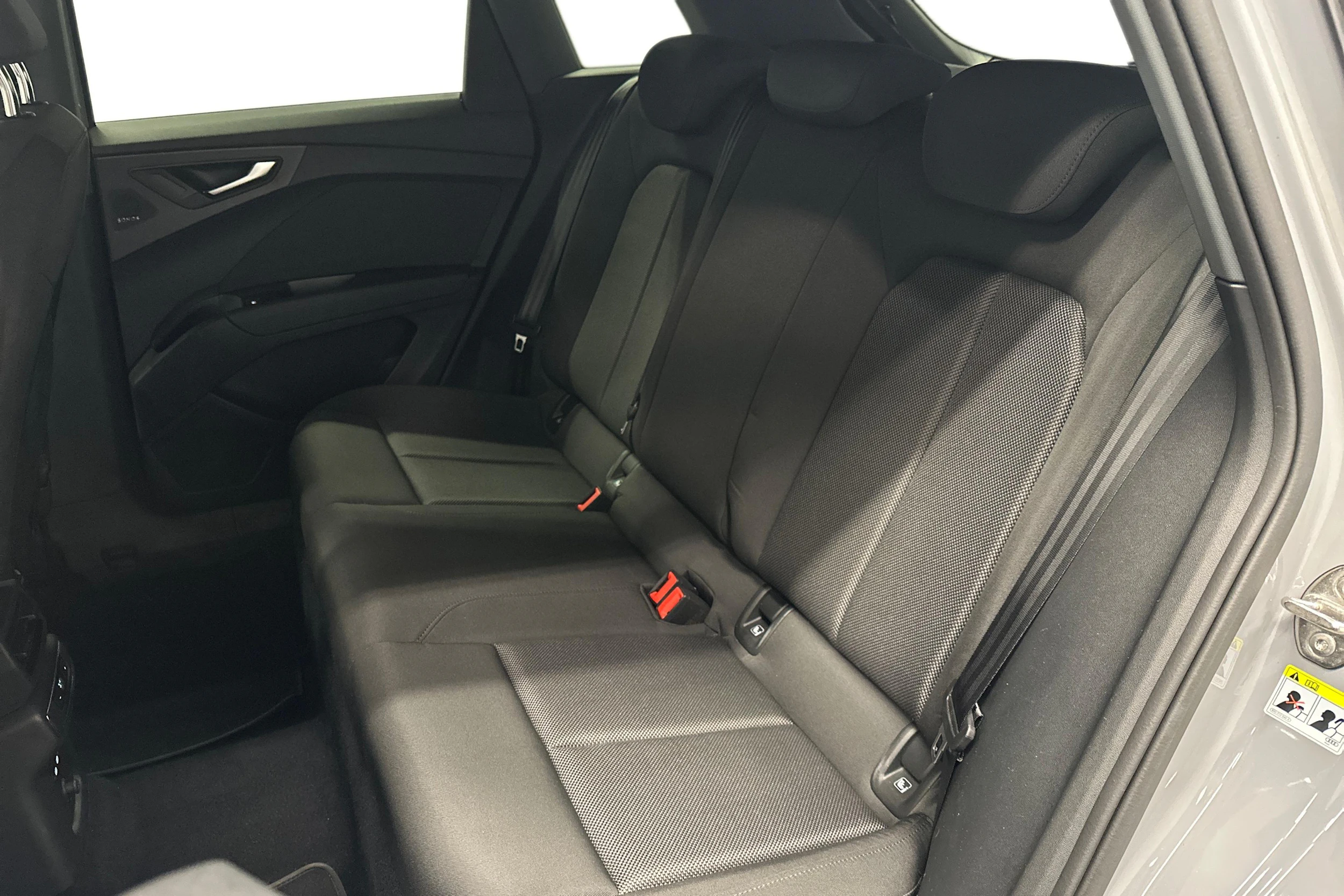 harmaa Audi Q4 e-tron 2023 kuva 8.
