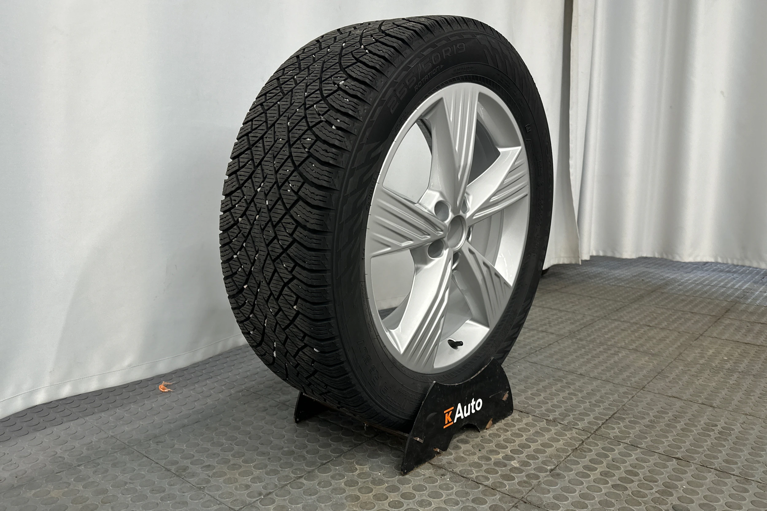 harmaa Audi Q4 e-tron 2023 kuva 10.