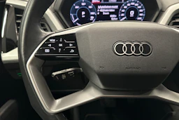 harmaa Audi Q4 e-tron 2023 kuva 11.