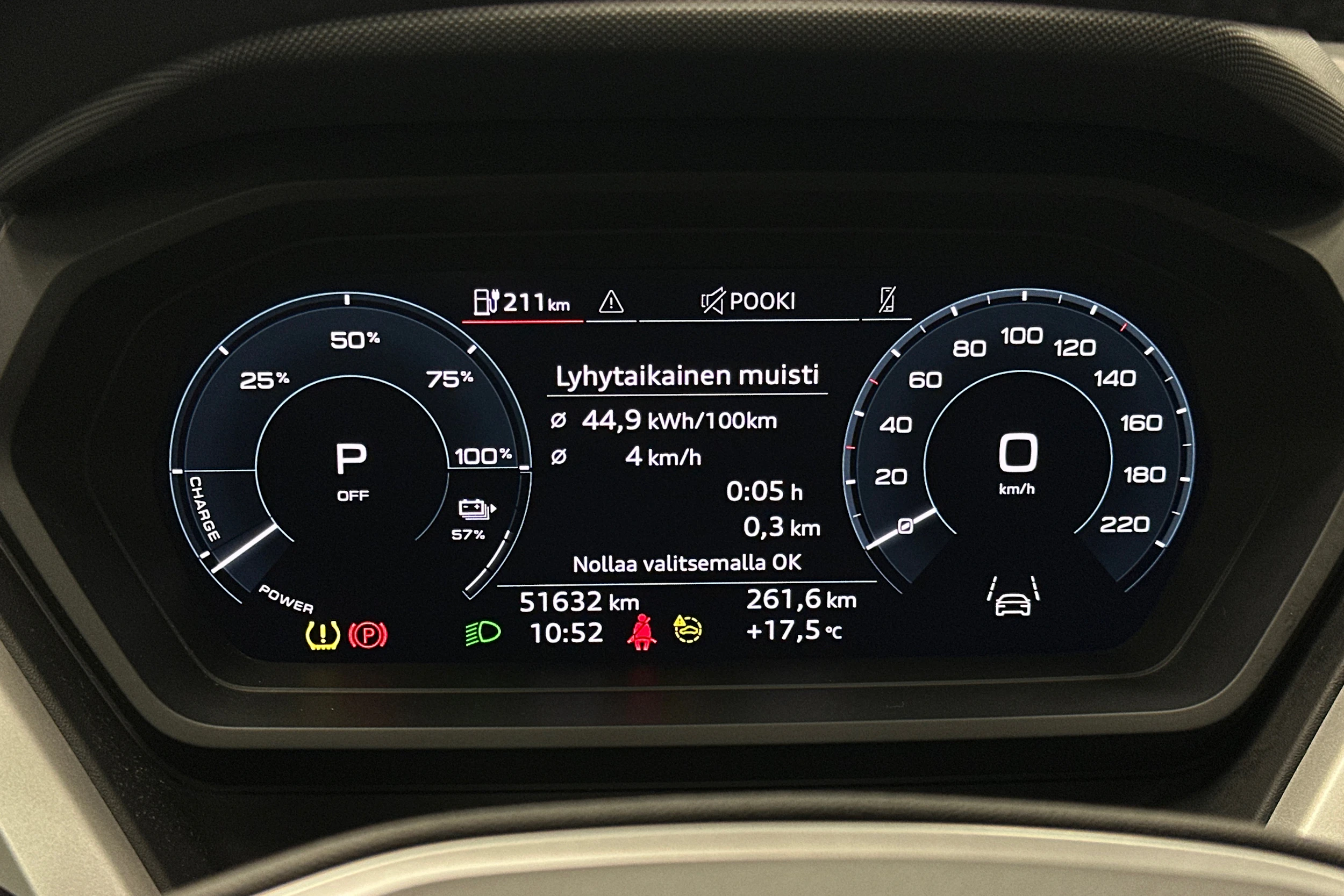 harmaa Audi Q4 e-tron 2023 kuva 13.