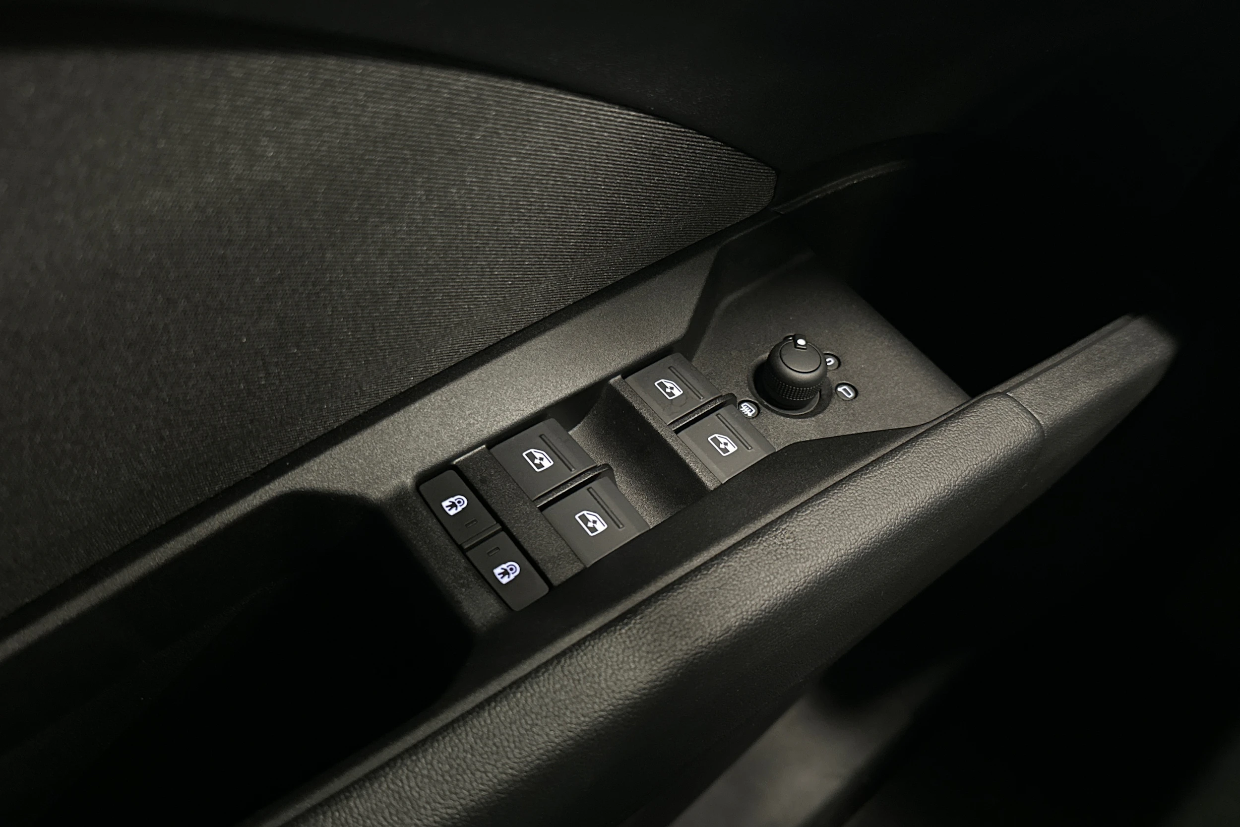 harmaa Audi Q4 e-tron 2023 kuva 15.