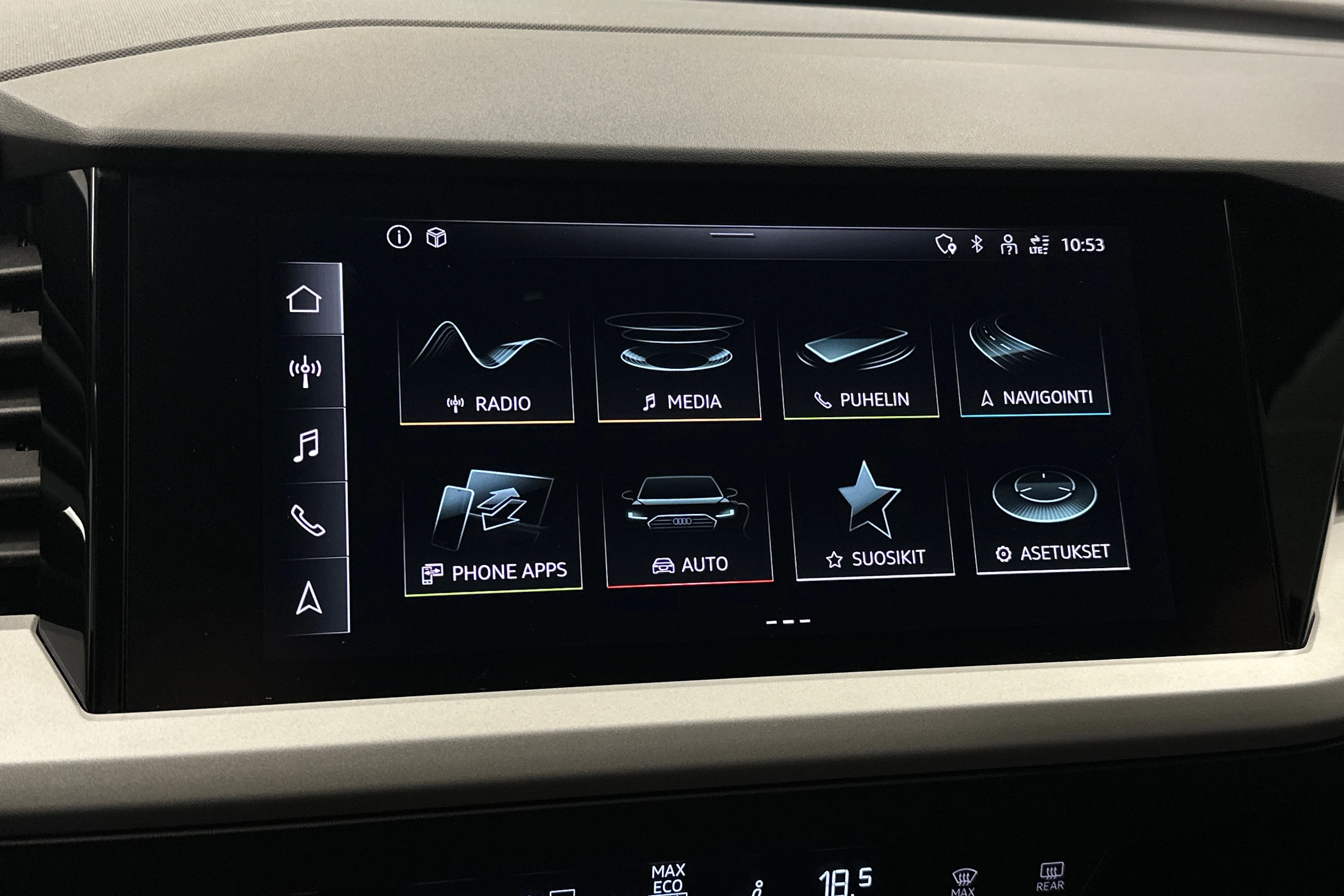 harmaa Audi Q4 e-tron 2023 kuva 17.
