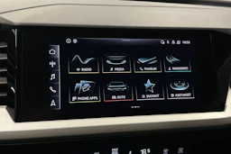 harmaa Audi Q4 e-tron 2023 kuva 17.