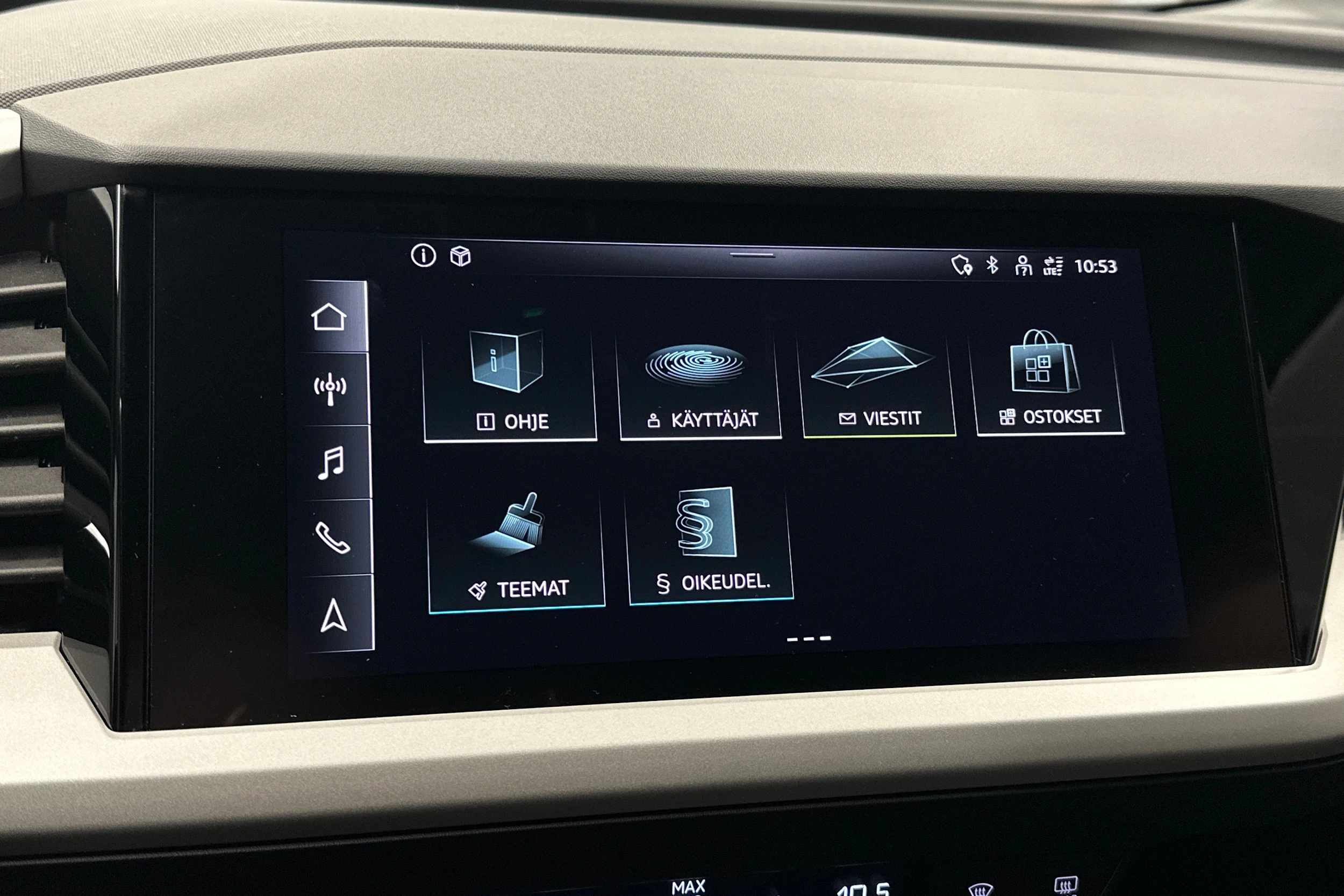 harmaa Audi Q4 e-tron 2023 kuva 18.