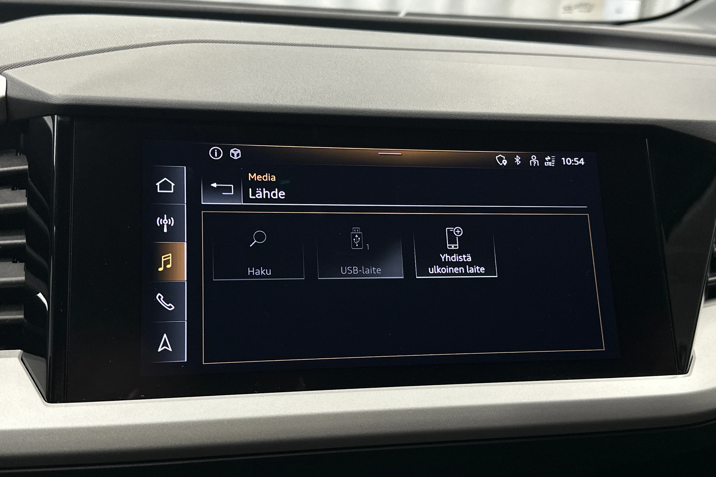 harmaa Audi Q4 e-tron 2023 kuva 20.