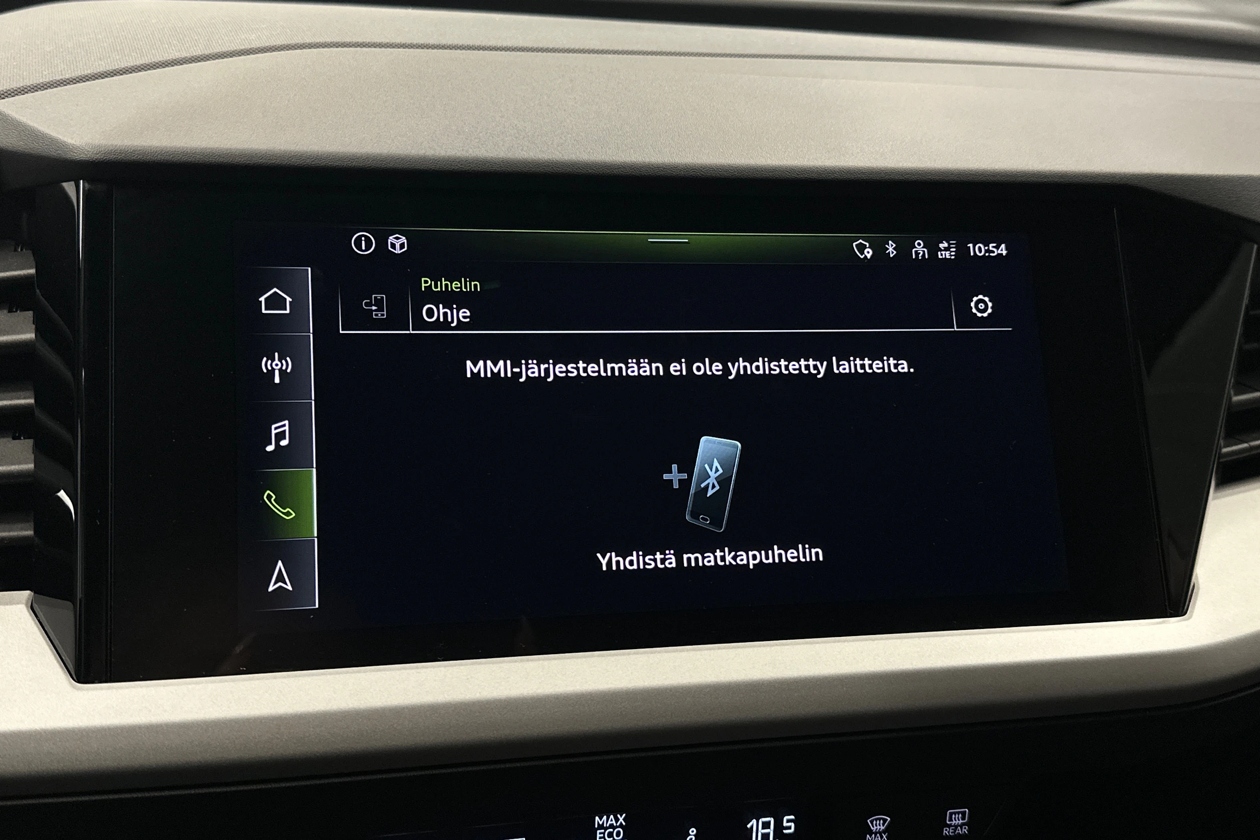 harmaa Audi Q4 e-tron 2023 kuva 21.