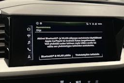 harmaa Audi Q4 e-tron 2023 kuva 22.