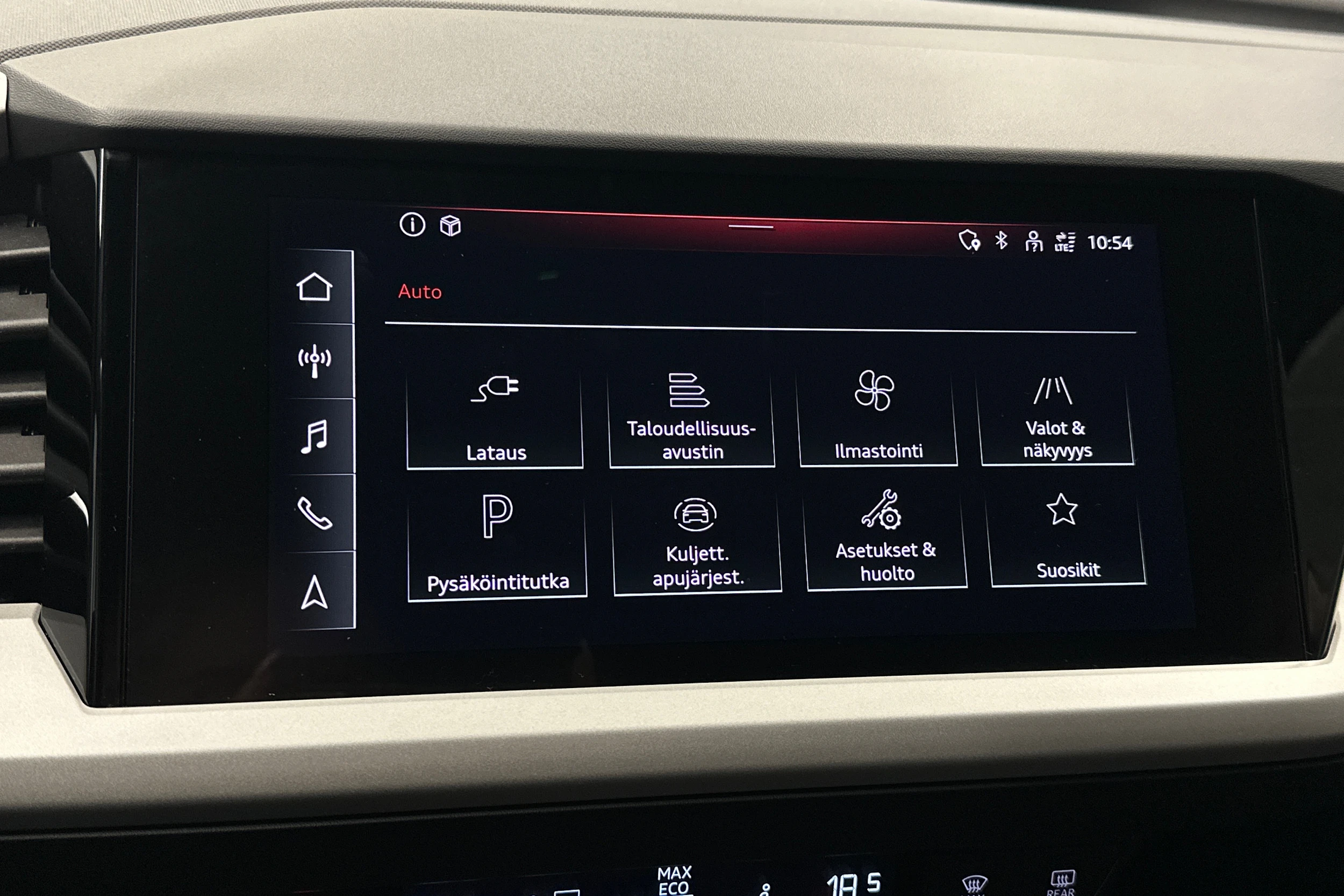 harmaa Audi Q4 e-tron 2023 kuva 23.