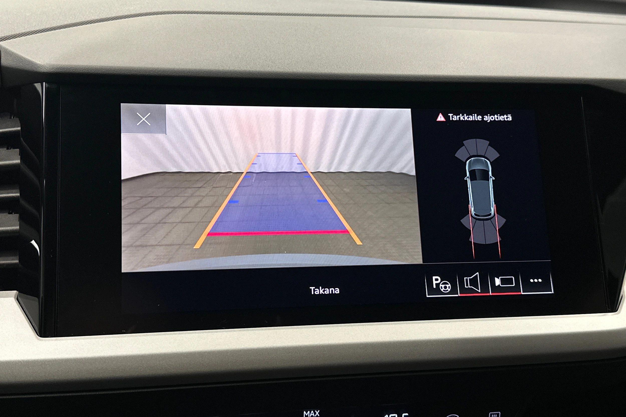 harmaa Audi Q4 e-tron 2023 kuva 28.