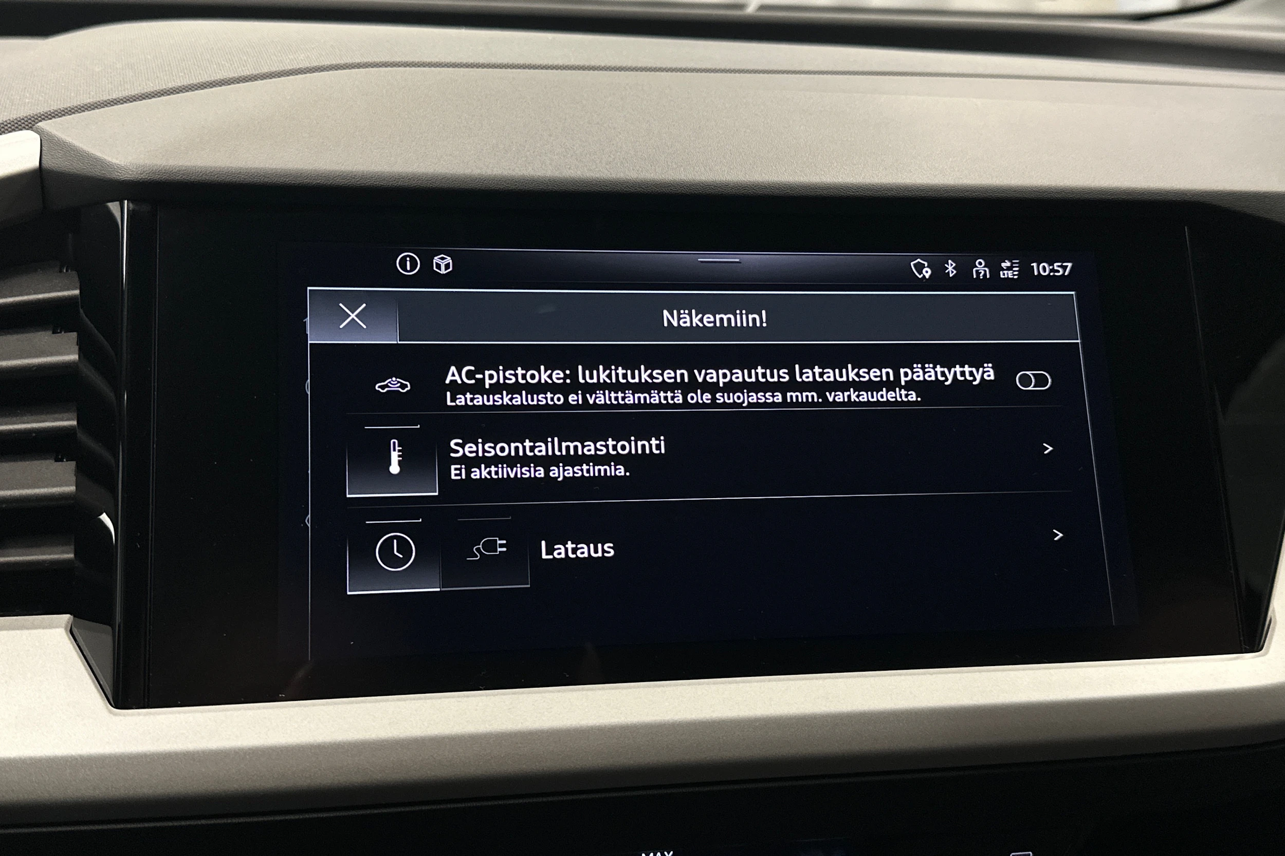 harmaa Audi Q4 e-tron 2023 kuva 29.