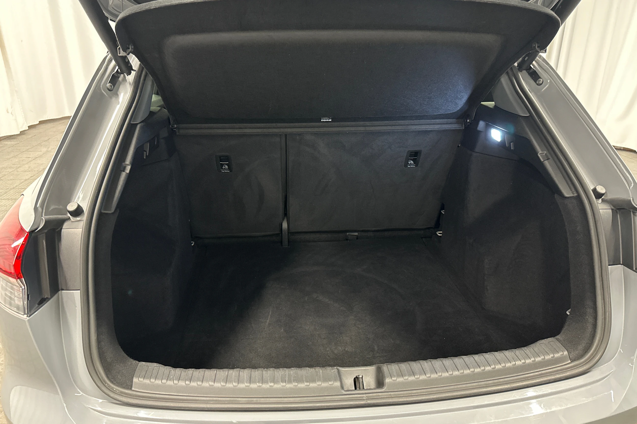 harmaa Audi Q4 e-tron 2023 kuva 35.