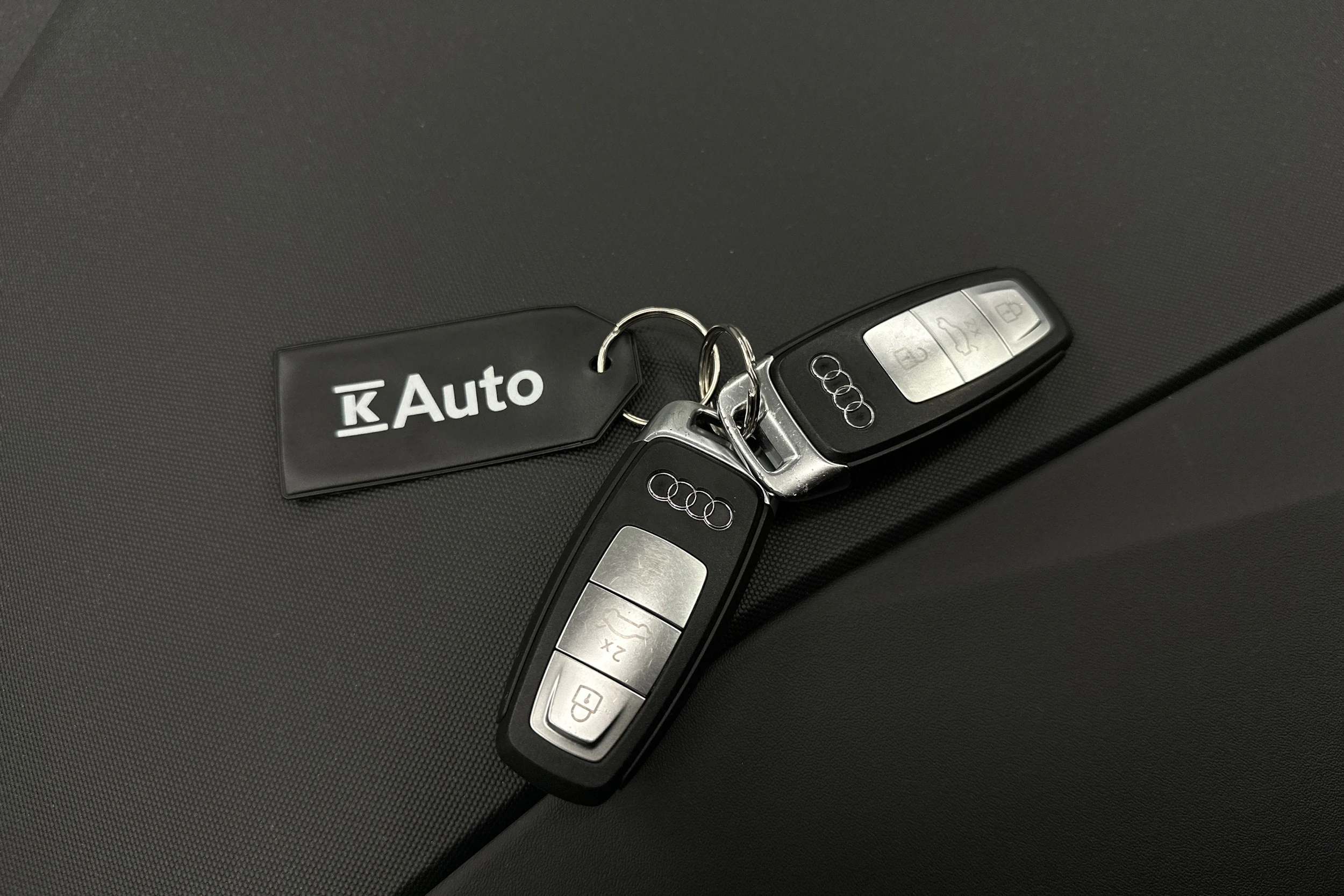 harmaa Audi Q4 e-tron 2023 kuva 38.