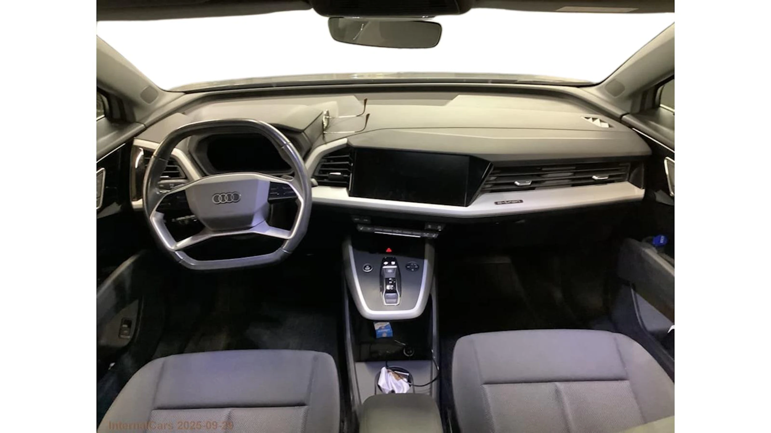 harmaa Audi Q4 e-tron 2023 kuva 5.