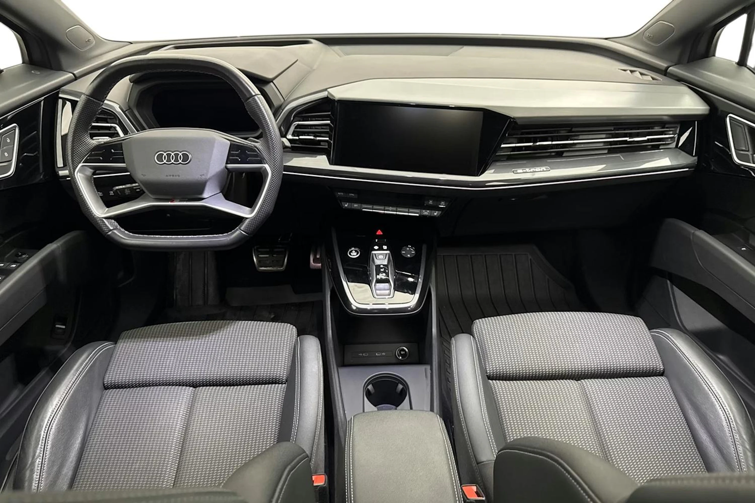met. harmaa Audi Q4 e-tron 2023 kuva 4.