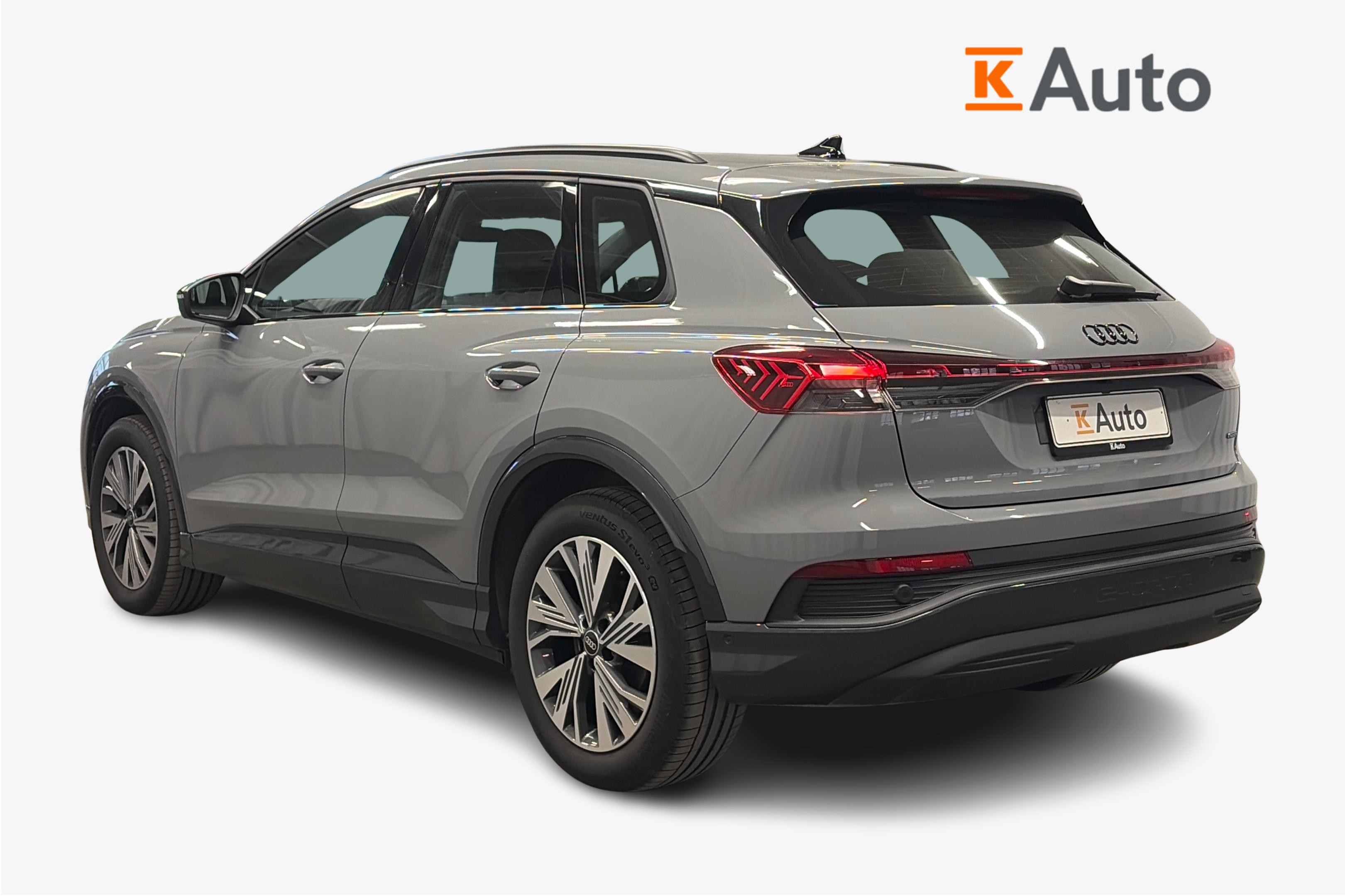 Audi Q4 e-tron 2023, photo 2/4
