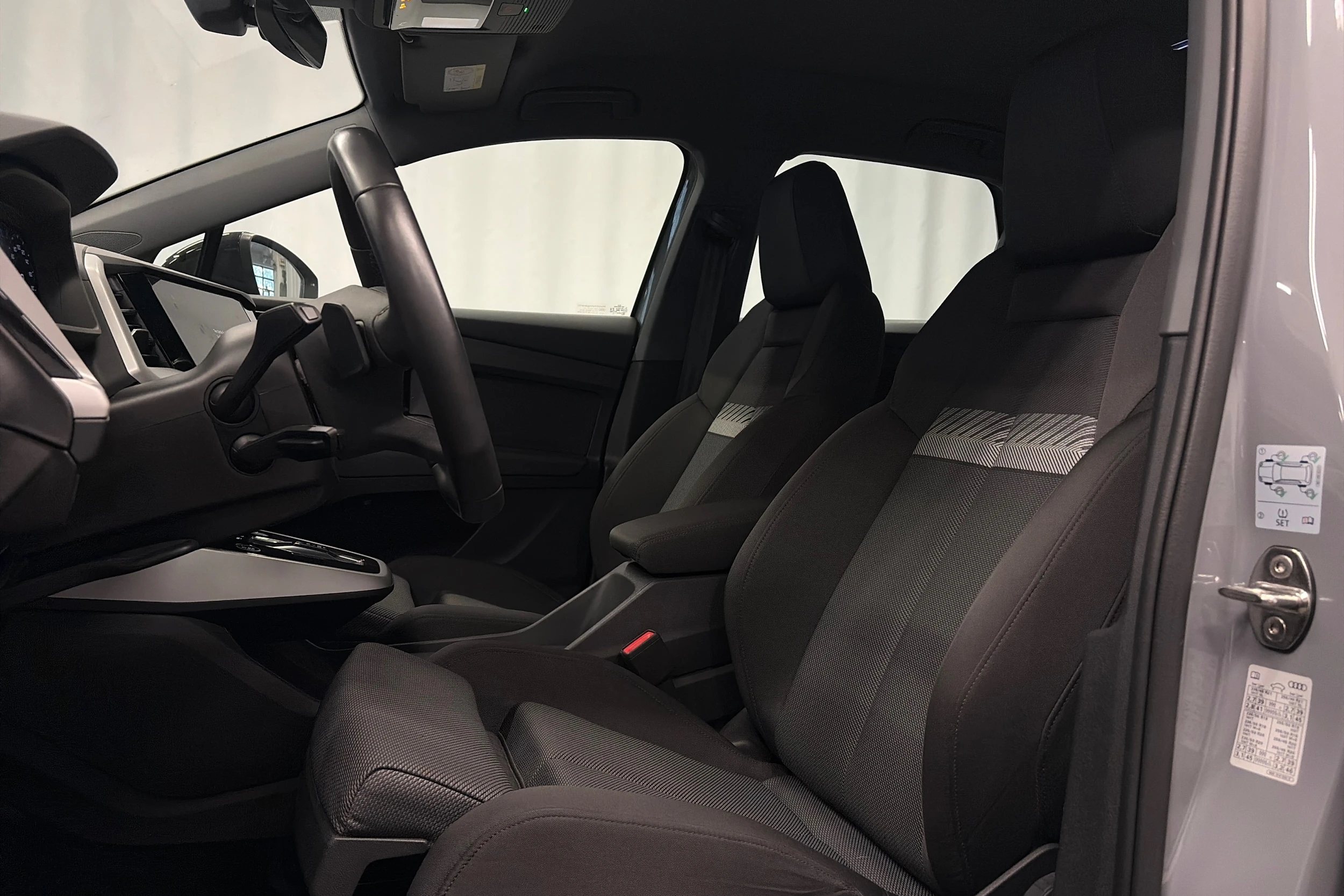 harmaa Audi Q4 e-tron 2023 kuva 4.