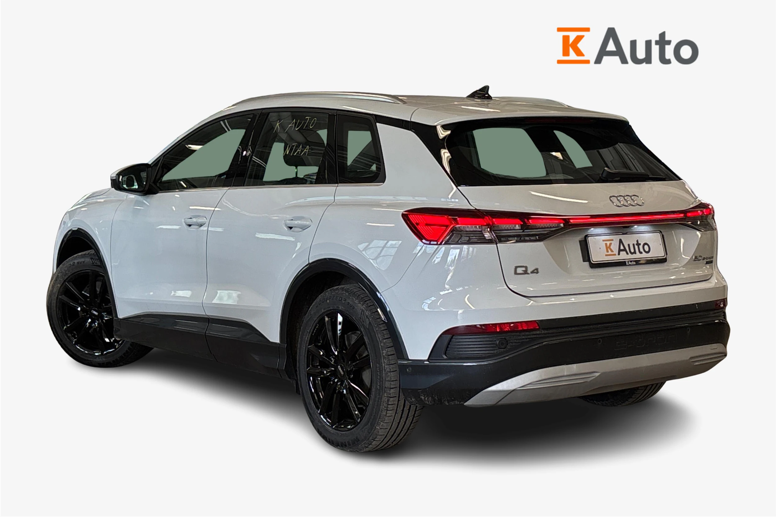 valkoinen Audi Q4 e-tron 2023 kuva 2.