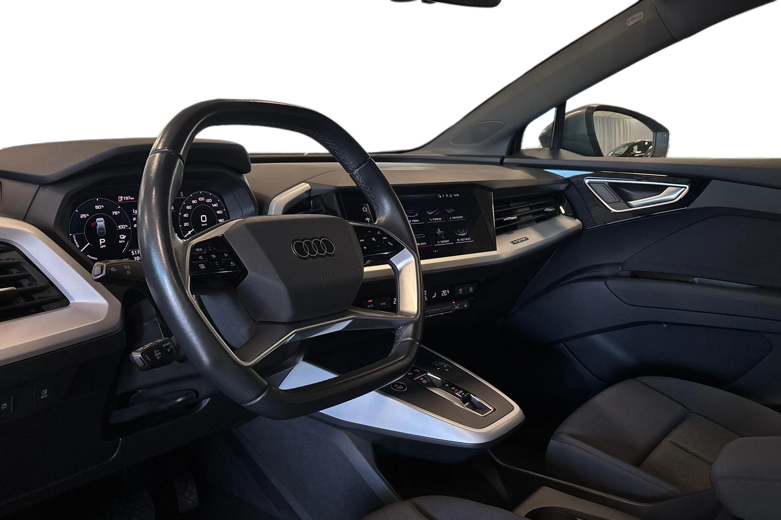 harmaa Audi Q4 e-tron 2023 kuva 3.