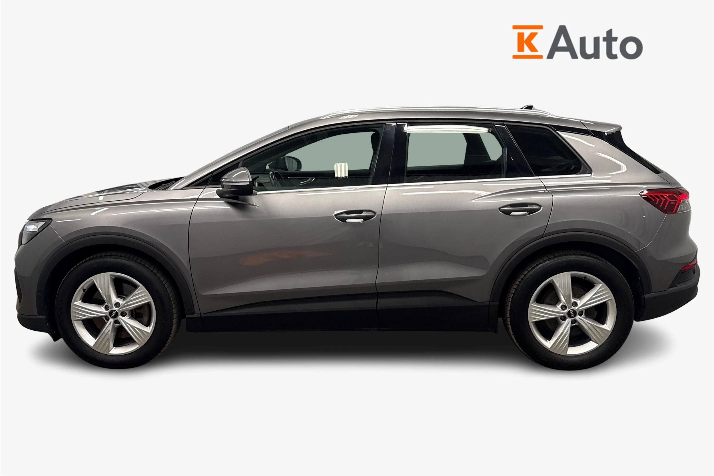 harmaa Audi Q4 e-tron 2023 kuva 5.