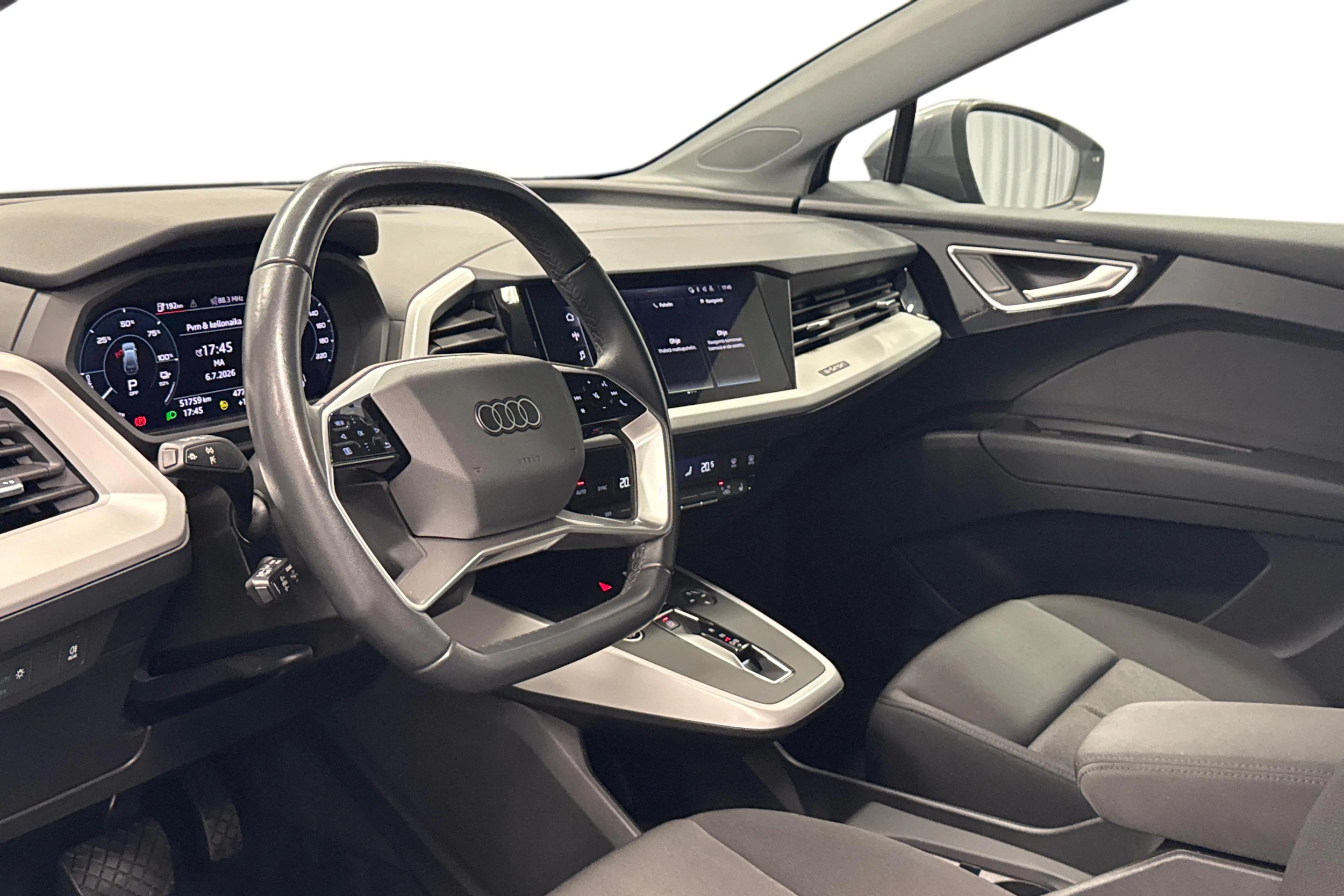 harmaa Audi Q4 e-tron 2023 kuva 6.