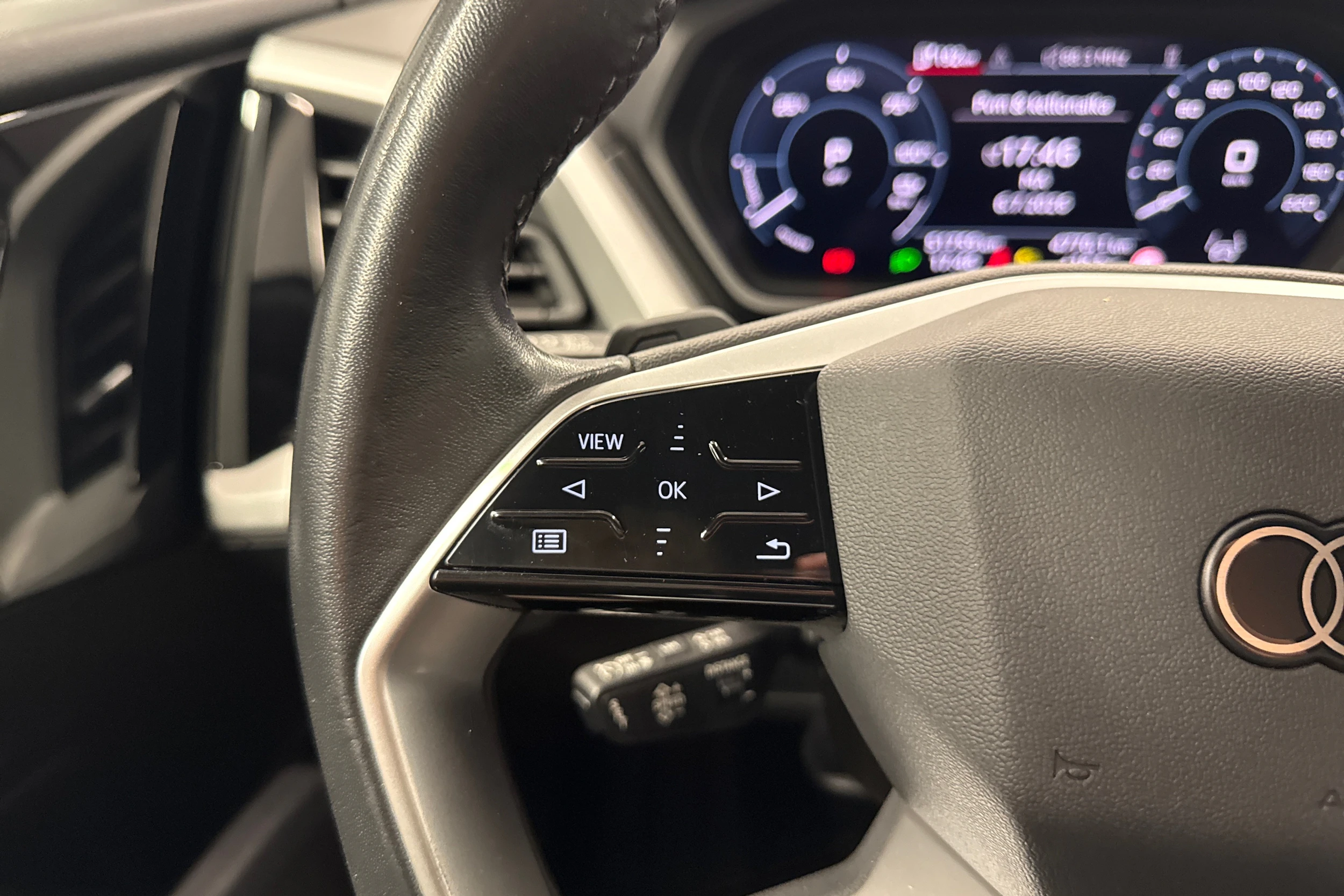 harmaa Audi Q4 e-tron 2023 kuva 11.