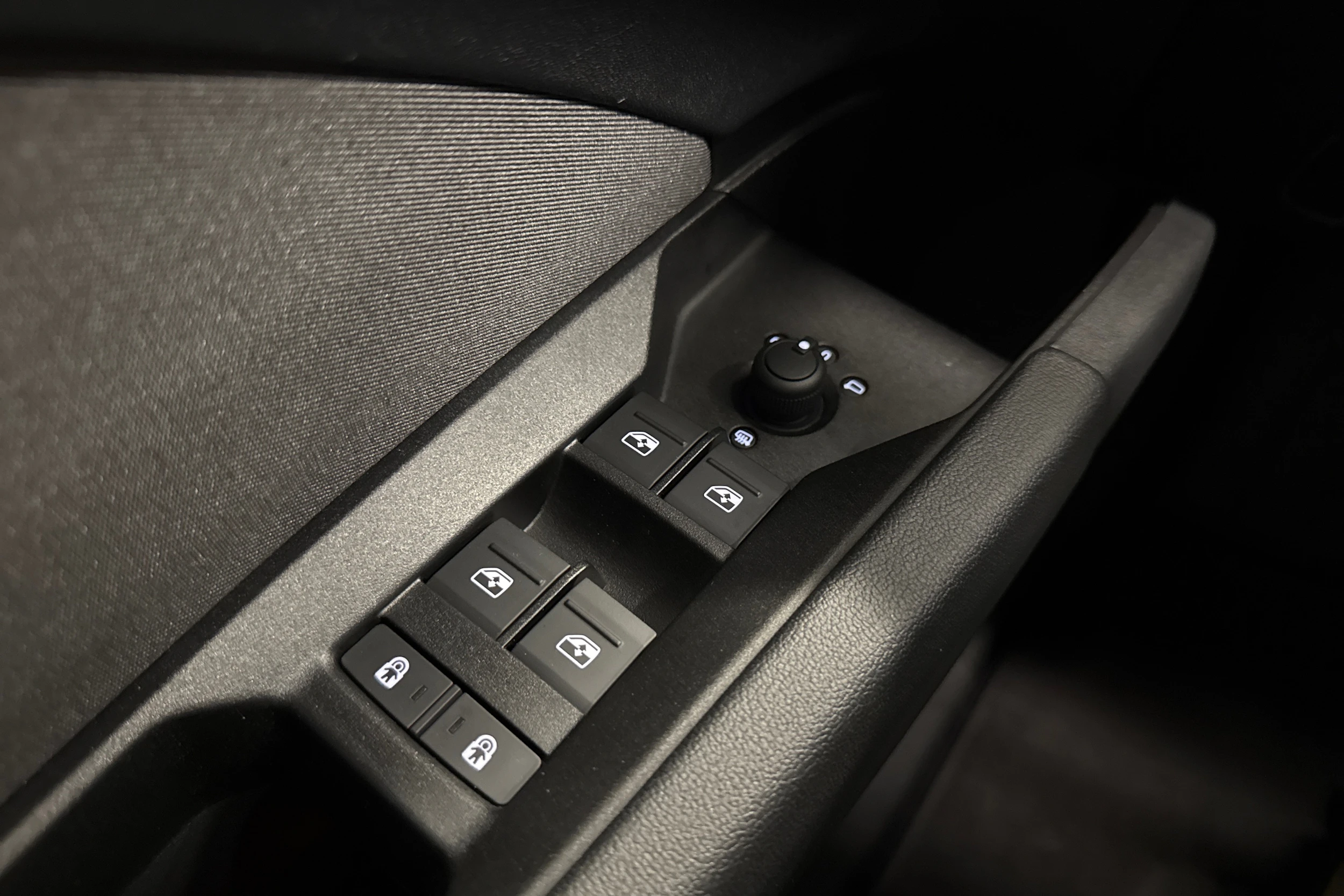 harmaa Audi Q4 e-tron 2023 kuva 15.